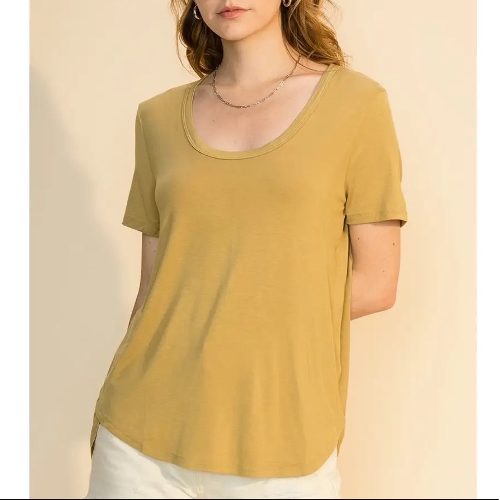 Double Zero Rounded Hem Tee in Citrine - S